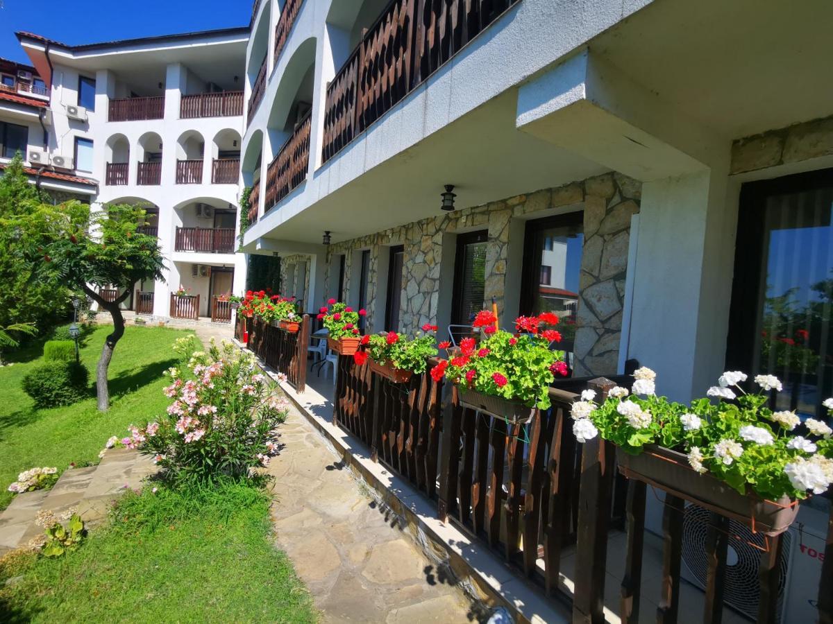 Marina Delfin Apartments - Top Location & Pet Friendly Светий Влас Екстер'єр фото