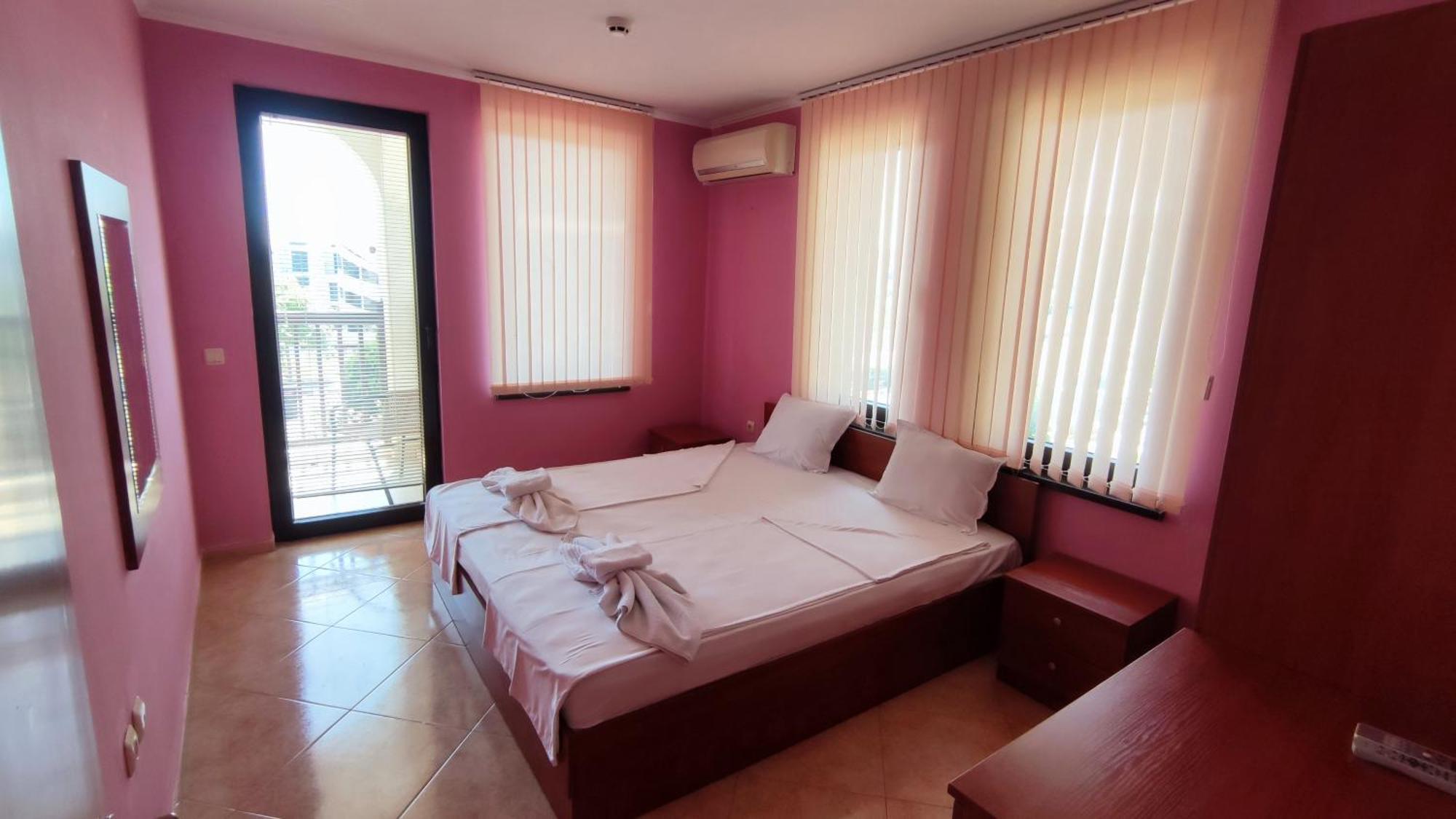 Marina Delfin Apartments - Top Location & Pet Friendly Светий Влас Екстер'єр фото