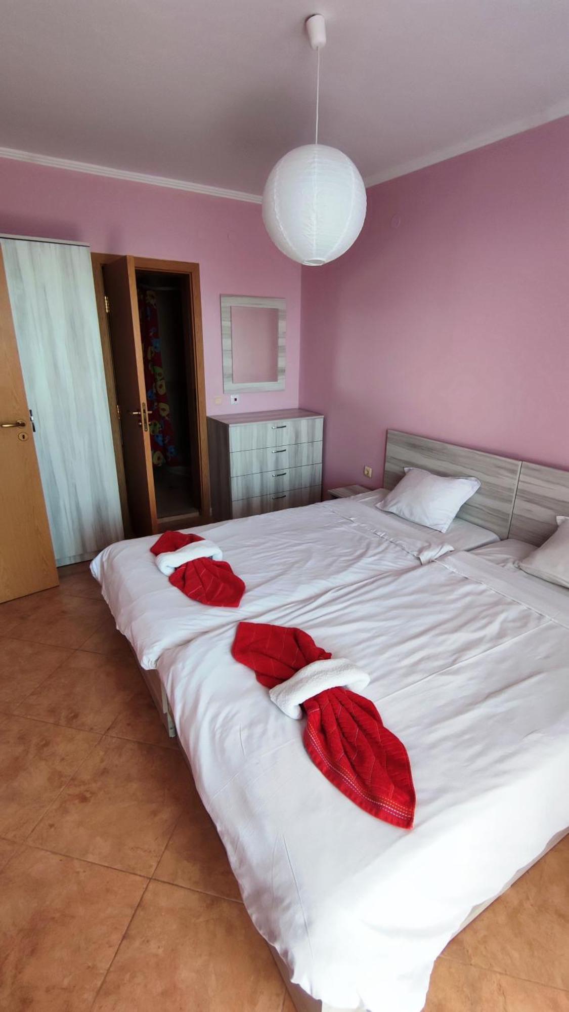 Marina Delfin Apartments - Top Location & Pet Friendly Светий Влас Екстер'єр фото