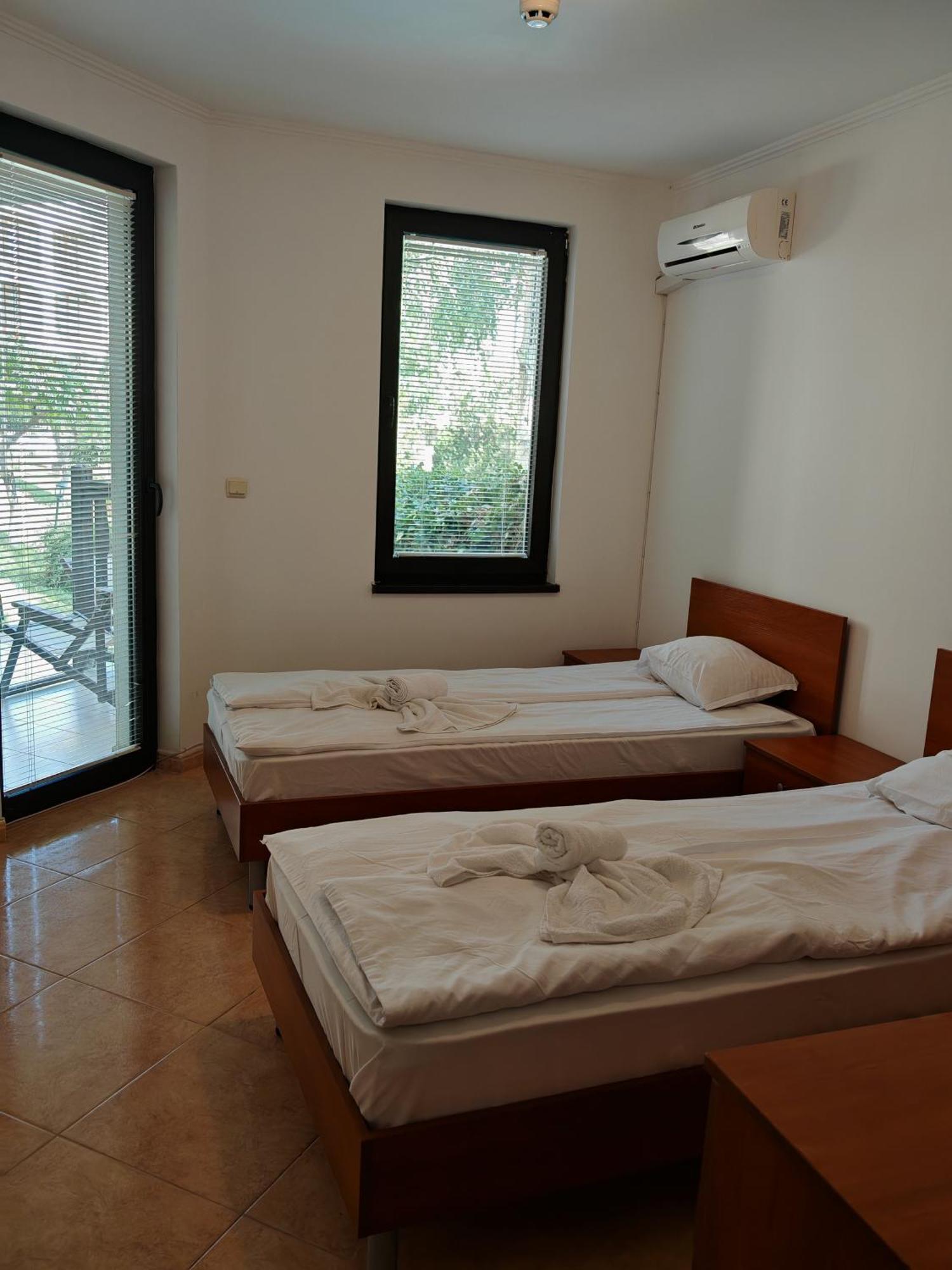 Marina Delfin Apartments - Top Location & Pet Friendly Светий Влас Екстер'єр фото