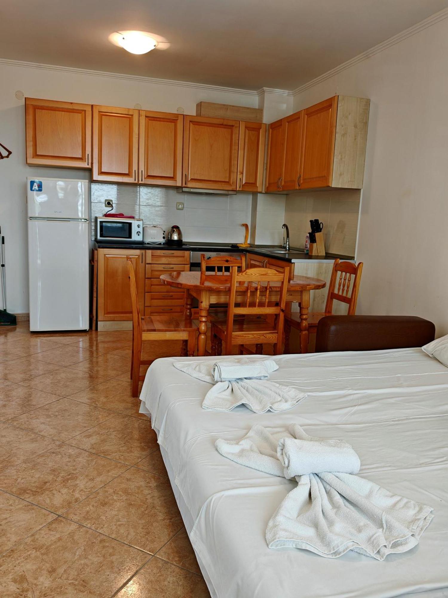 Marina Delfin Apartments - Top Location & Pet Friendly Светий Влас Екстер'єр фото